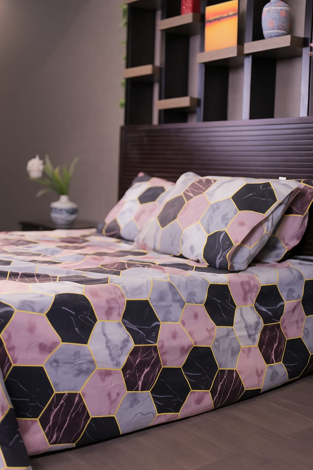 "Modern Abstract Lines – Premium Cotton Bedsheet"
